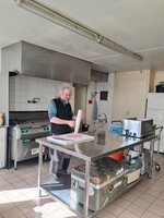 Le repas de midi se prépare