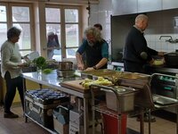 À la cuisine, on s'active